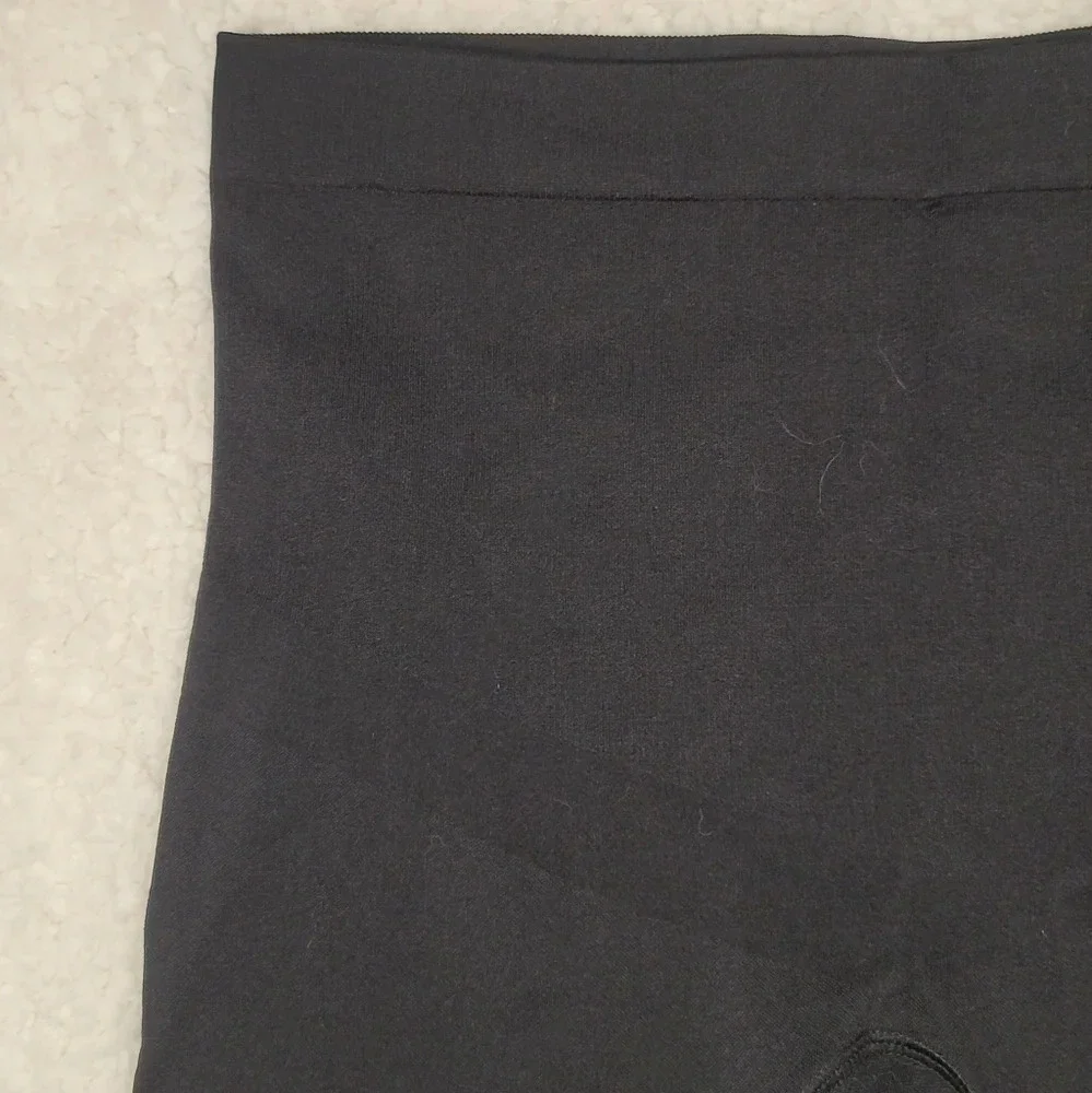 0147. NWOT~ Black Fushia ~ Shapewear Bottoms ~ Double Thigh Control ~ EZ 2 Wear